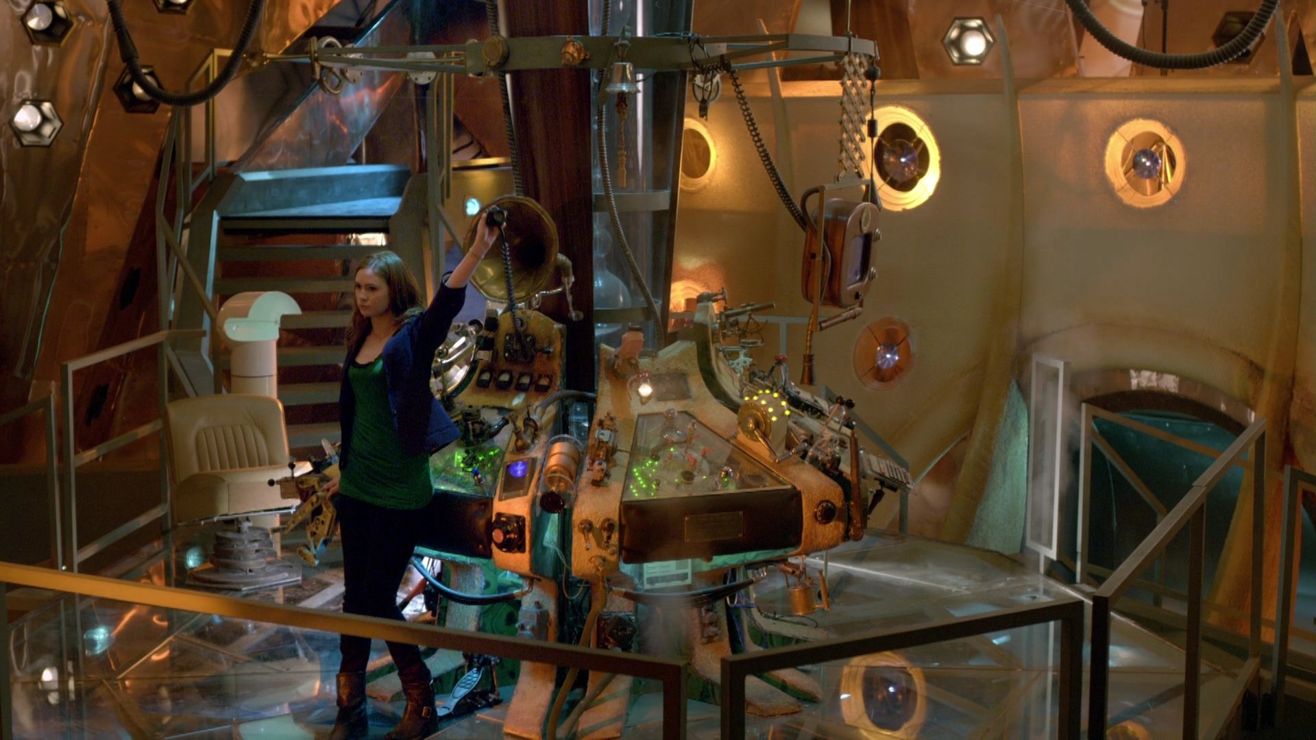 DoctorWho_5x11_TheLodger_0022.jpg
