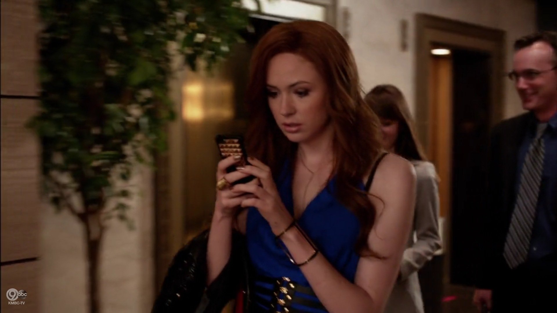 Selfie_1x03_ALittleYelpFromMyFriends_0011.jpg
