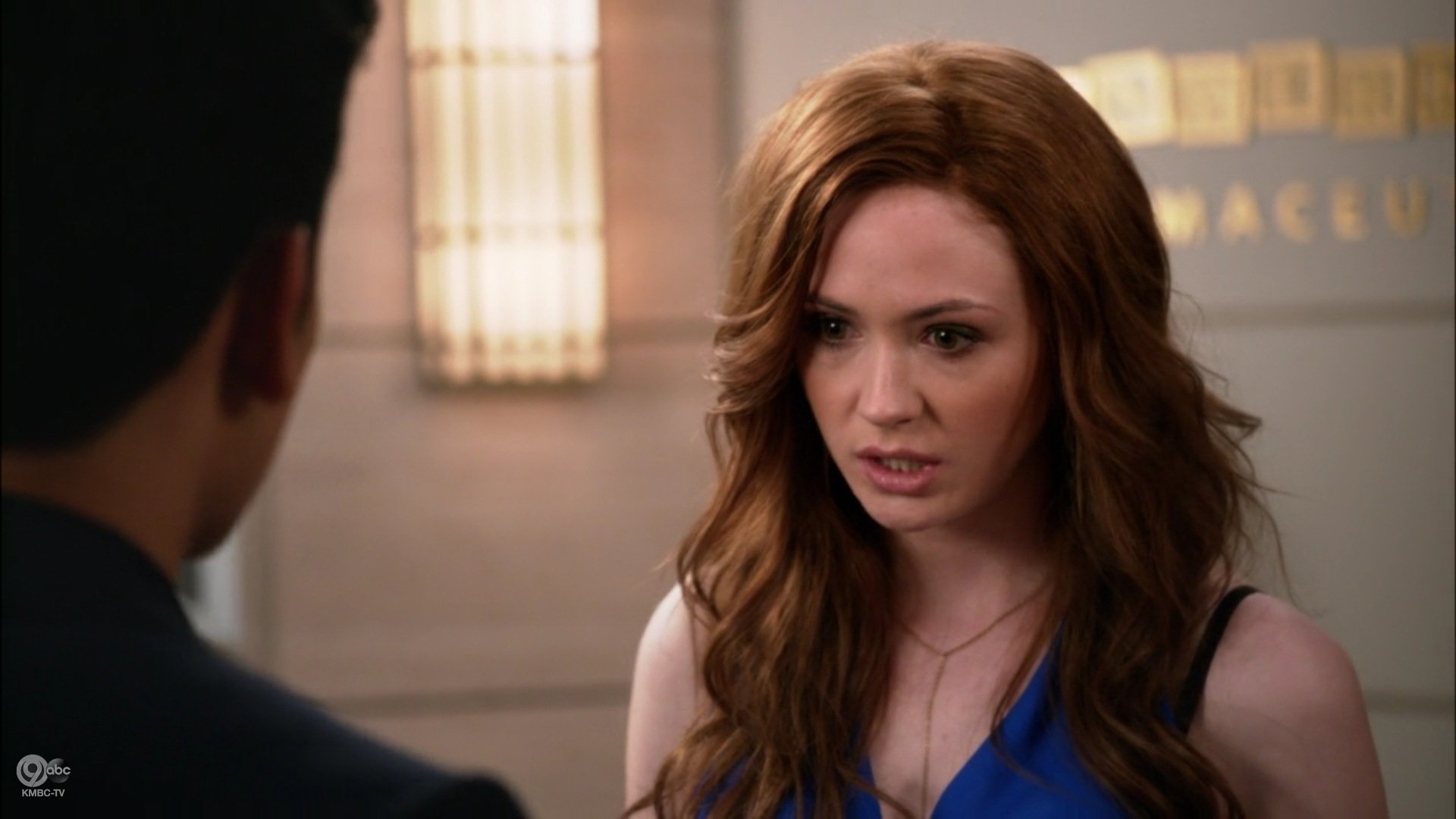 Selfie_1x03_ALittleYelpFromMyFriends_0027.jpg