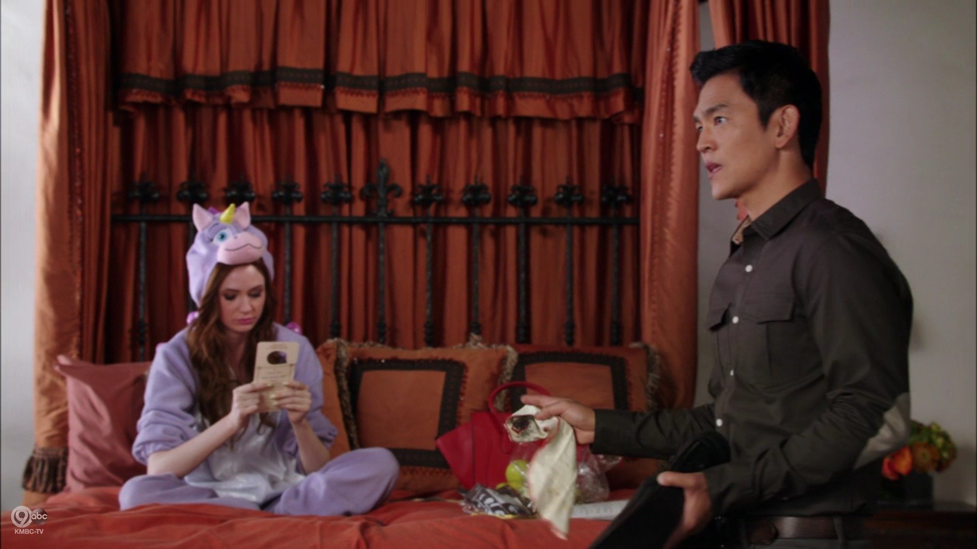 Selfie_1x05_EvenHellHasTwoBars_0321.jpg
